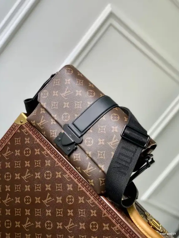 S-Cape Messenger LOUIS VUITTON 0405